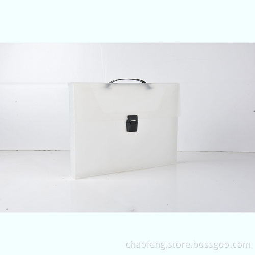 Classeur en plastique A4 avec accrochage